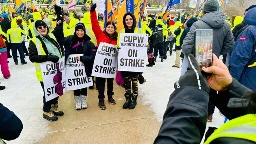 Ottawa force un retour au travail temporaire à Postes Canada