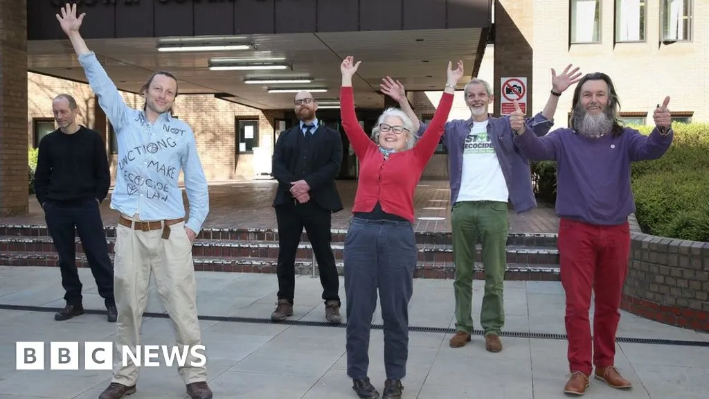 Extinction Rebellion: Jury acquits protesters despite judge's direction