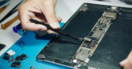 This Group Pays Bounties to Repair Broken Devices—Even If the Fix Breaks the Law