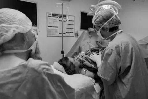 During labor, mothers shouldn’t have to take their discomfort lying down