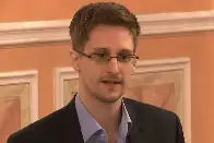 Edward Snowden Echoes Richard Stallman's Warnings On Proprietary Software After User Says 'Adobe Can Not Be Trusted'