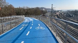 16 Millionen Euro teuer und nur vier Monate alt - die Heizung dieser Radbrücke defekt