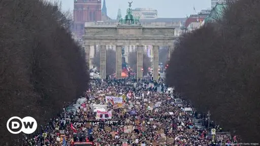 Berlin: 160,000 protest against CDU-AfD collaboration – DW – 02/02/2025