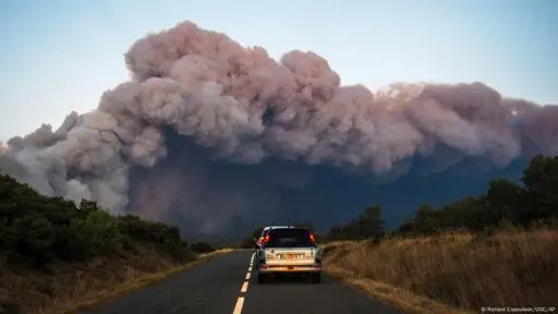 Deadly 'unprecedented' wildfire rages in southwestern France – DW – 08/07/2025