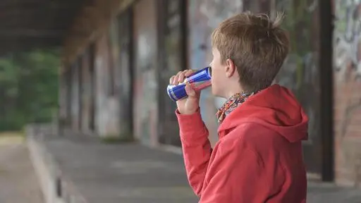 Warum Energydrinks Kinder und Jugendliche gefährden