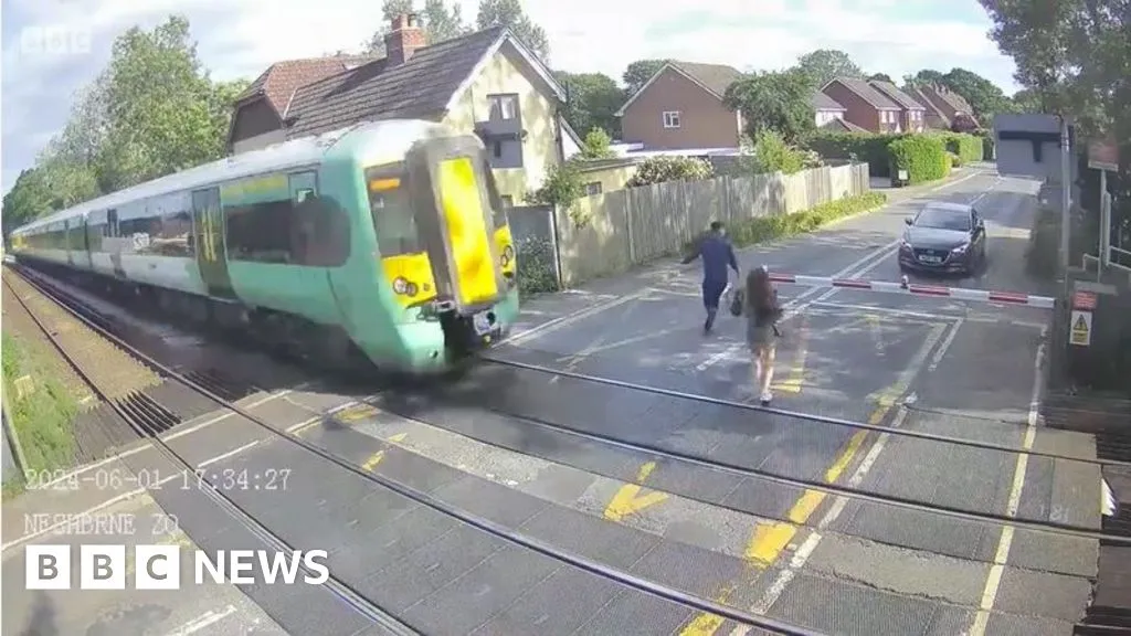 Level crossing near misses and risk-taking caught on camera