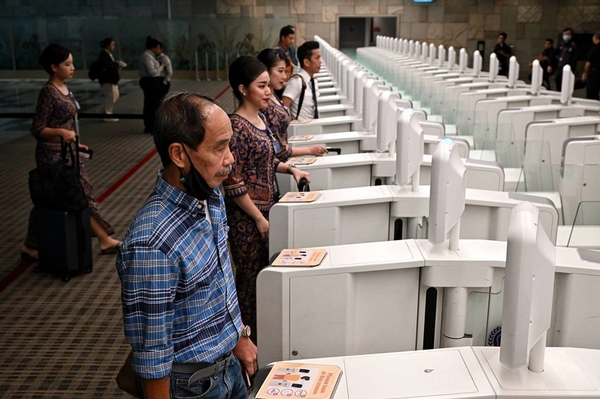 Passport-less clearance fully available at Changi Airport, average clearance time of 10 seconds: ICA