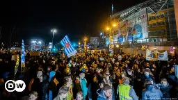 Germany: Mass protests after far-right AfD helps CDU/CSU – DW – 01/31/2025