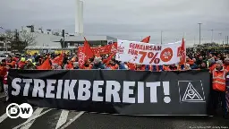 Volkswagen workers strike at factories across Germany – DW – 12/02/2024