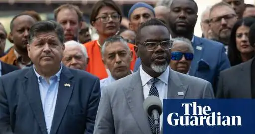 Chicago mayor signs executive order directing city to resist Trump’s immigration raids