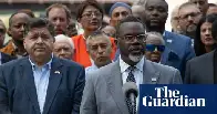 Chicago mayor signs executive order directing city to resist Trump’s immigration raids