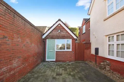 Check out this Studio flat for rent on Rightmove