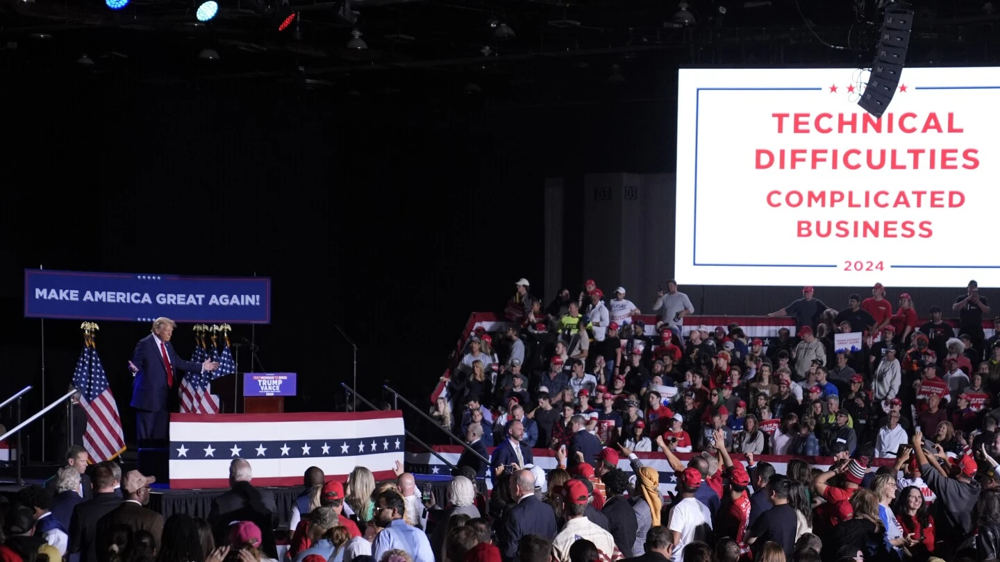 A failed mic leaves Donald Trump pacing the stage in silence for nearly 20 minutes