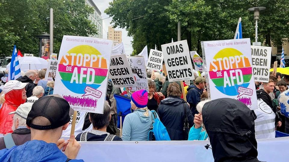 Parteitag der AfD: Friedliche Demo in Magdeburg | MDR.DE