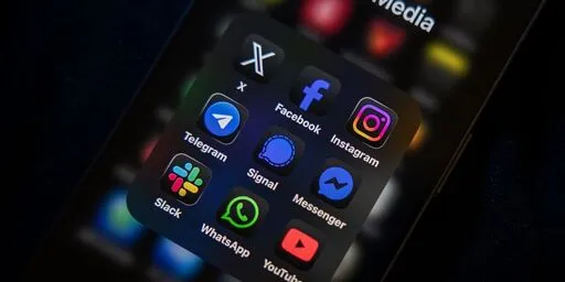 Trump Plan Would Force Tourists to Share Years of Social Media Posts Before Entering US | Common Dreams