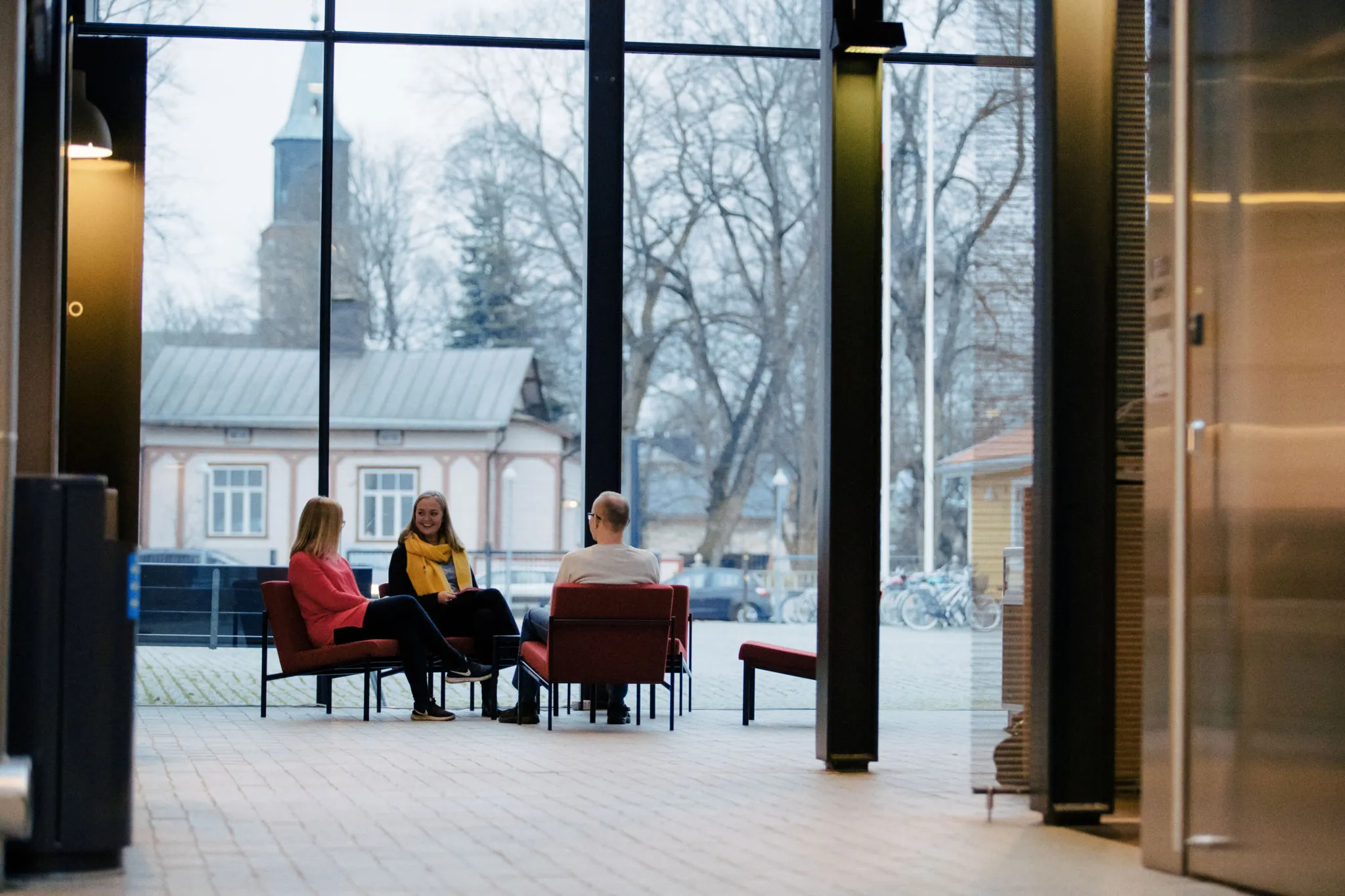 Liiallinen luottamus omaan poliittiseen tietämykseen paisuu sosiaalisessa mediassa | Åbo Akademi