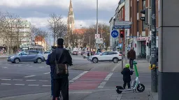 E-Scooter-Fahrer ignorieren rote Ampel am häufigsten