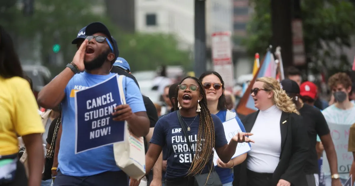 Supreme Court blocks Biden student loan forgiveness