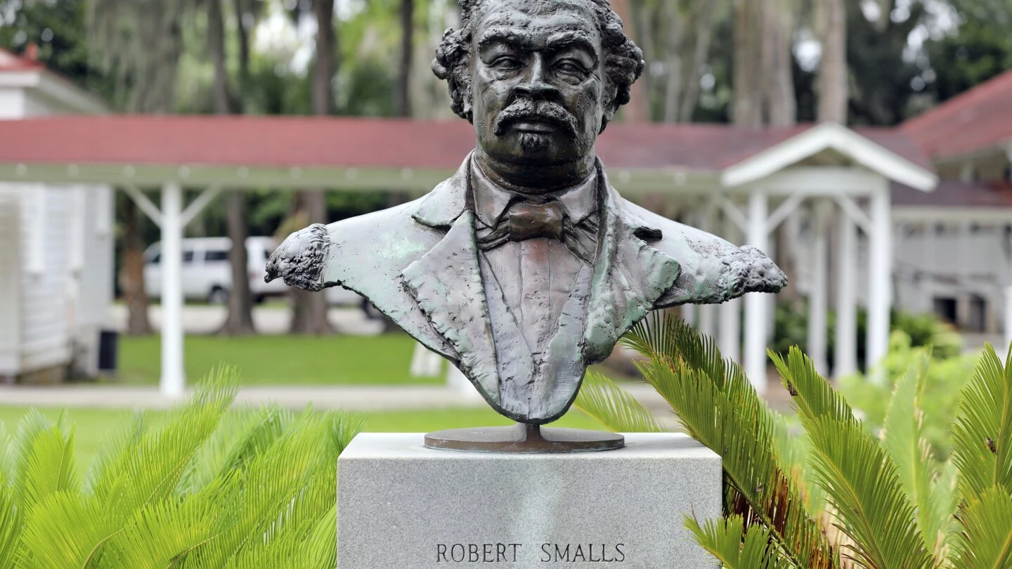 South Carolina to build first monument to an African American. Meet Robert Smalls