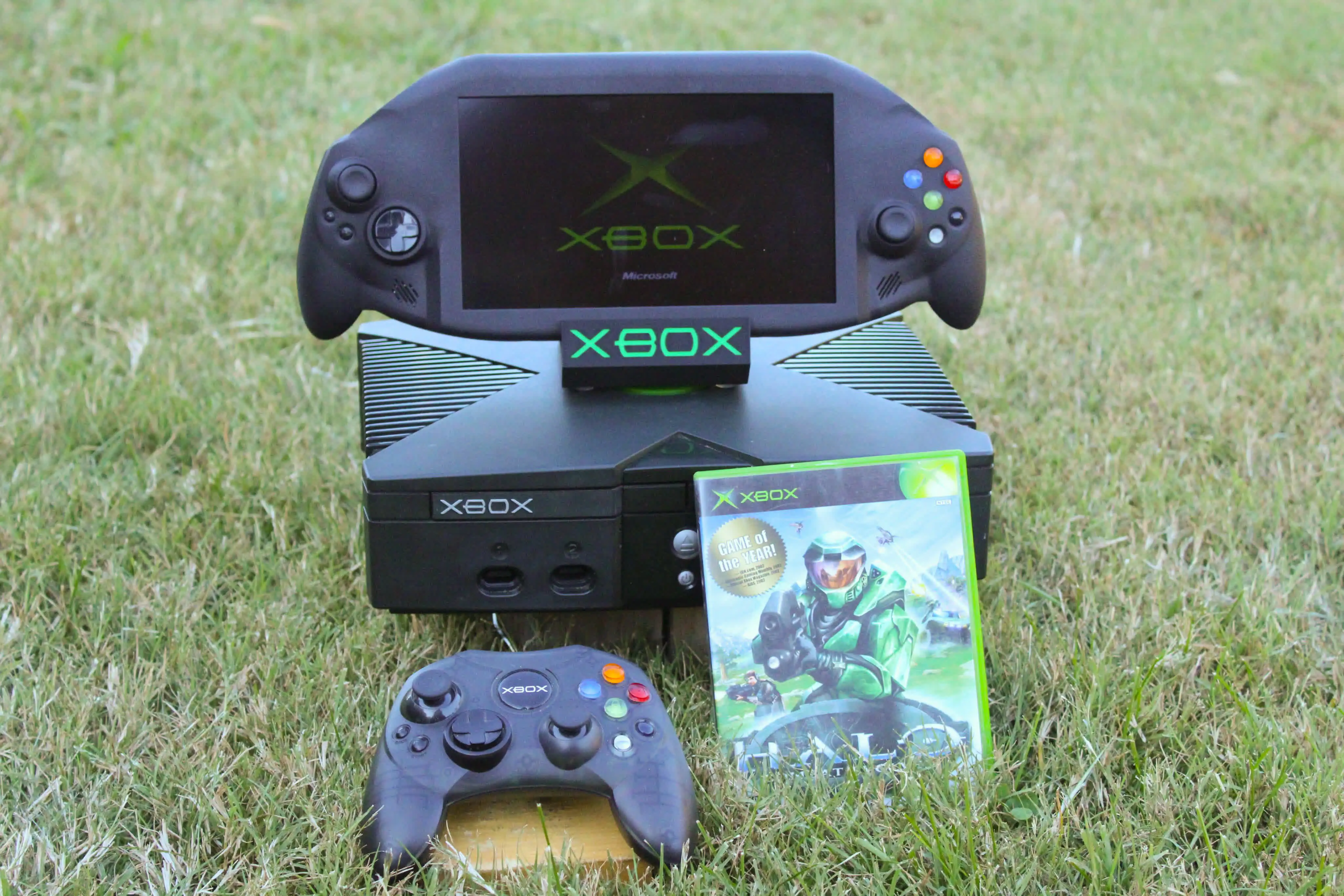 The first-ever portable Xbox is here, thanks to one very dedicated modder