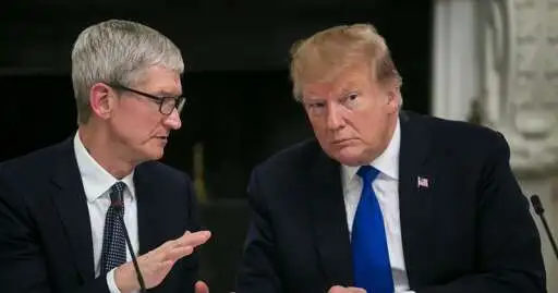 Trump to Dine With Apple’s Tim Cook at Mar-A-Lago Friday